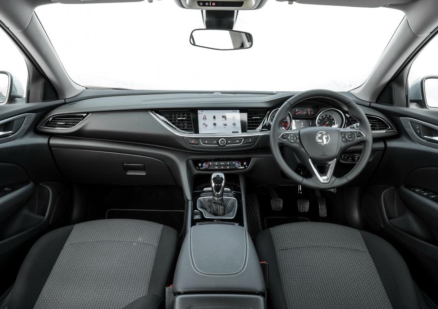 Торпедо Vauxhall Insignia Grand Sport Turbo 2017 года  (фото 28 из 30)